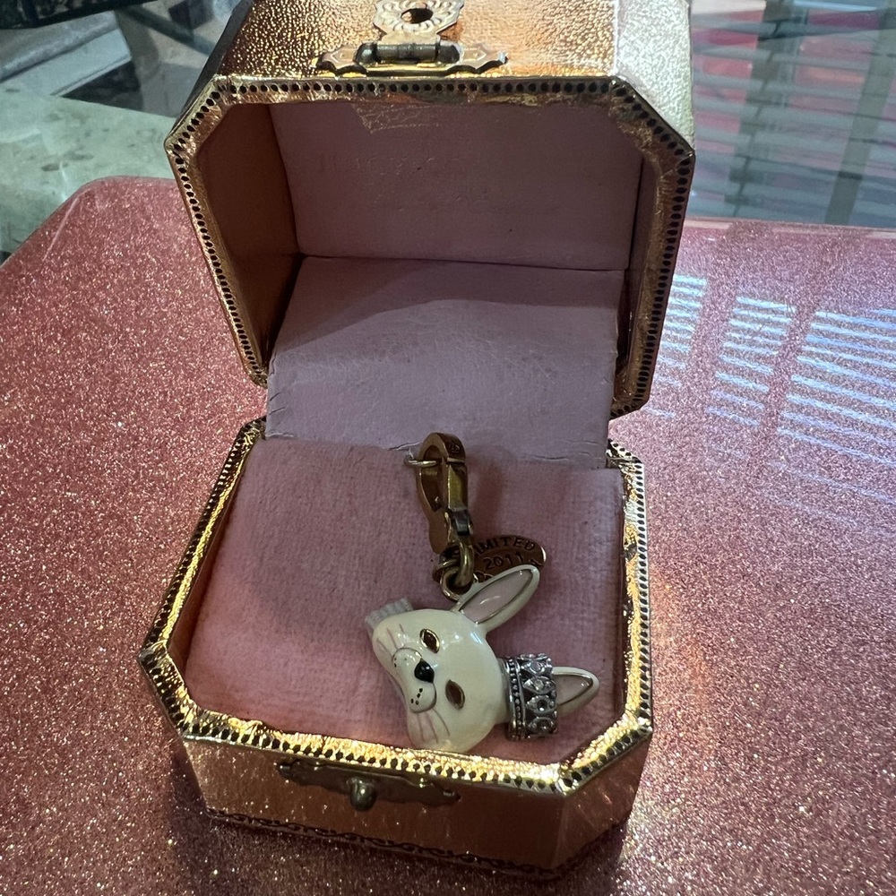 Limited Edition (2011) Juicy Couture Bunny Mask Charm